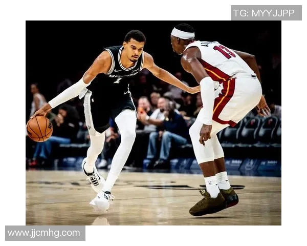 太阳队与马刺队常规赛精彩对决回顾与分析